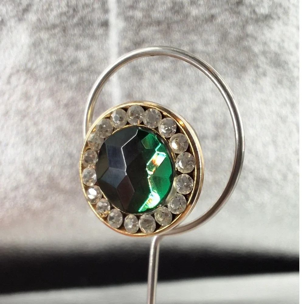 Vintage Gold Tone‎ Emerald Green Glass Rhinestone Halo Clip On Earrings
